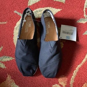 TOMS Women's Black Canvas Loafers